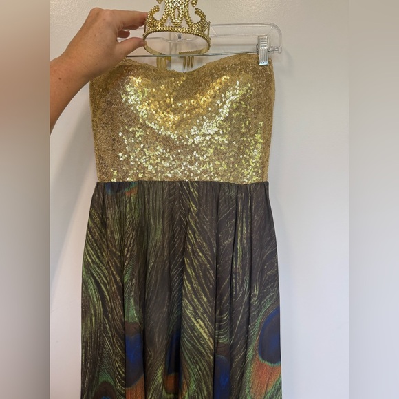 New Peacock print dress, tiara and feathers. Sexy.  Great for Halloween or Vegas - Picture 2 of 12